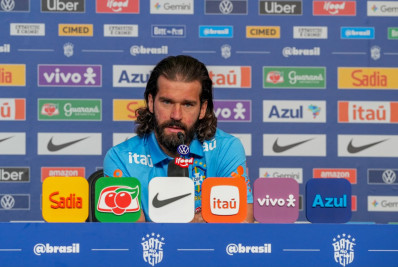 Alisson se vê honrado por igualar campeões do mundo e cita 'ambiente transformado' por Ancelotti