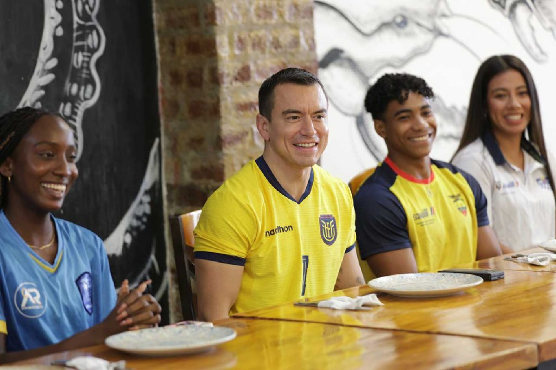 Presidente do Equador reduz pre&ccedil;o da cerveja durante a Copa em “apoio &agrave; sele&ccedil;&atilde;o”