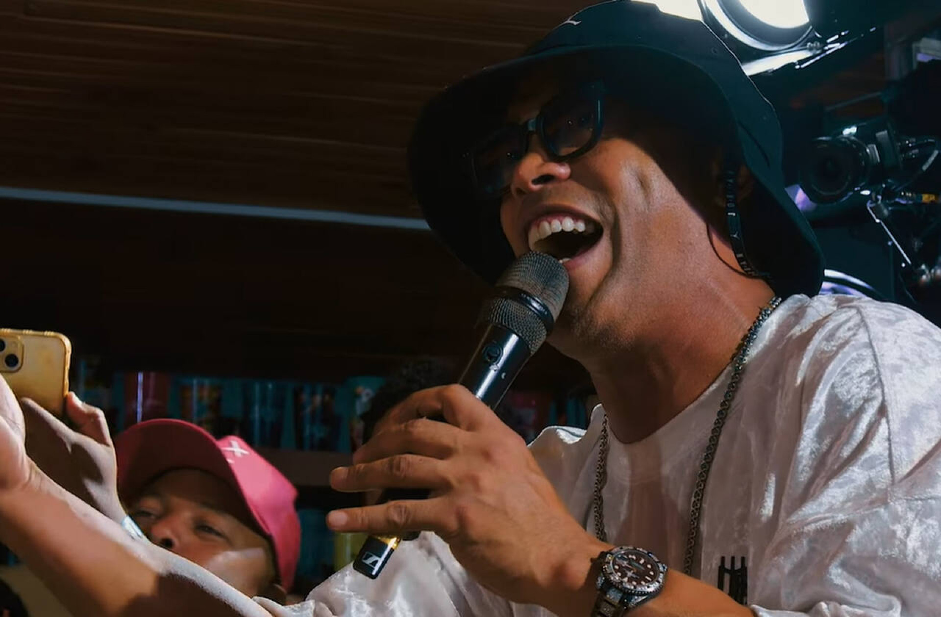 Ronaldinho Ga&uacute;cho vai fazer embaixadinhas na Times Square em quadro da Globo na Copa do Mundo
