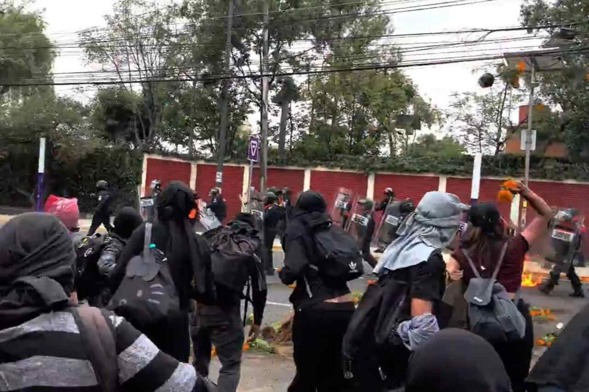 Protestos cercam abertura da Copa e geram confrontos nos arredores do Azteca