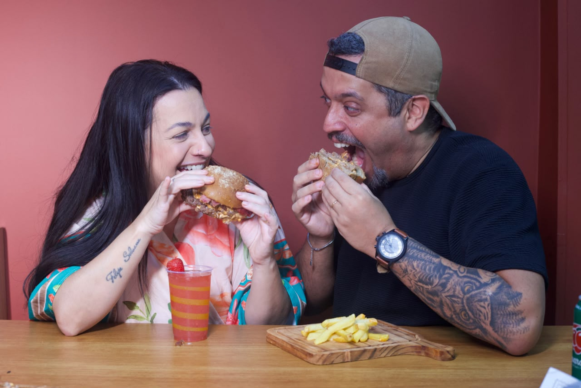 Carol e Caio construiram a hamburgueria para um projeto maior: casamento - Divulgação