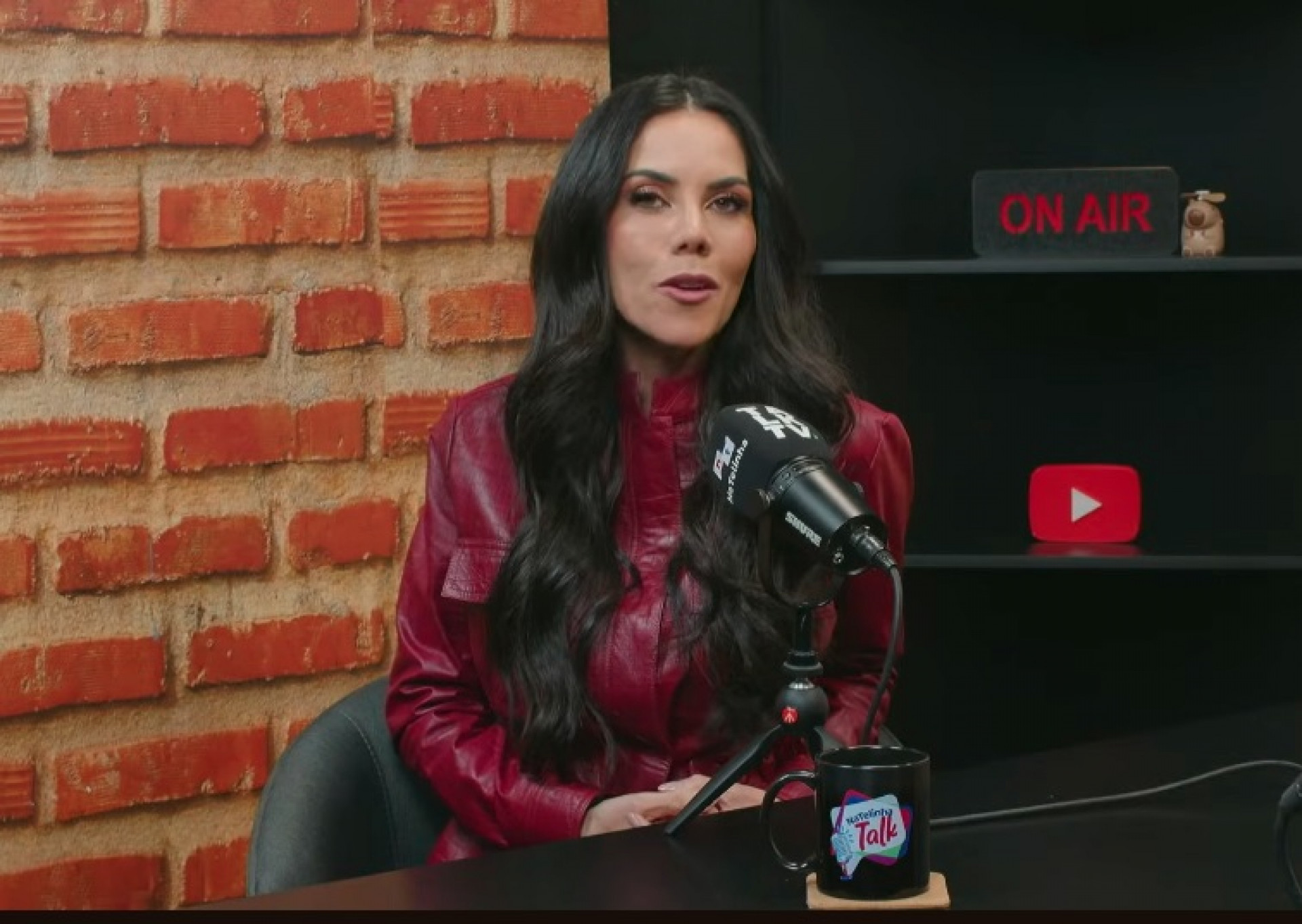 Daniela Albuquerque revela segredo exposto no velório do pai