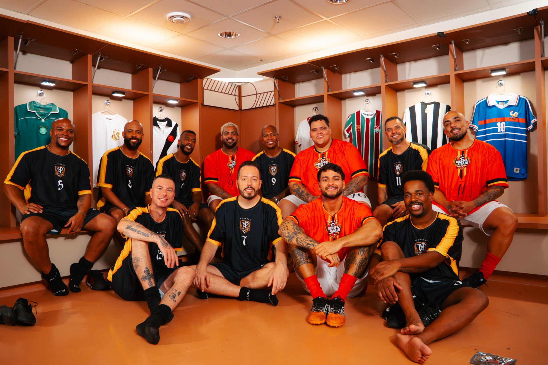 Turma do Pagode une samba e futebol em novo projeto - Divulgação