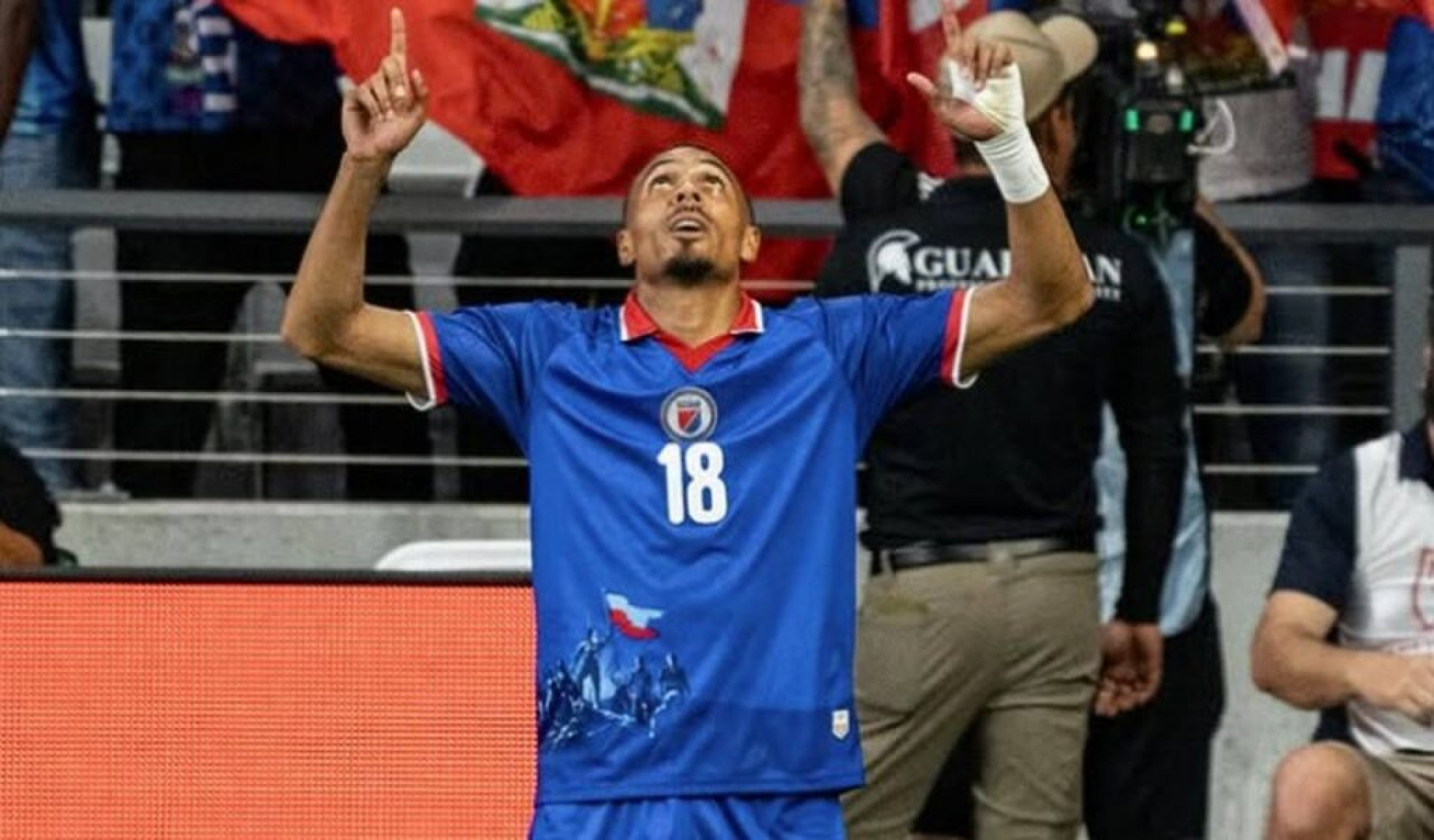 Haiti exibe nova camisa depois de censura da Fifa