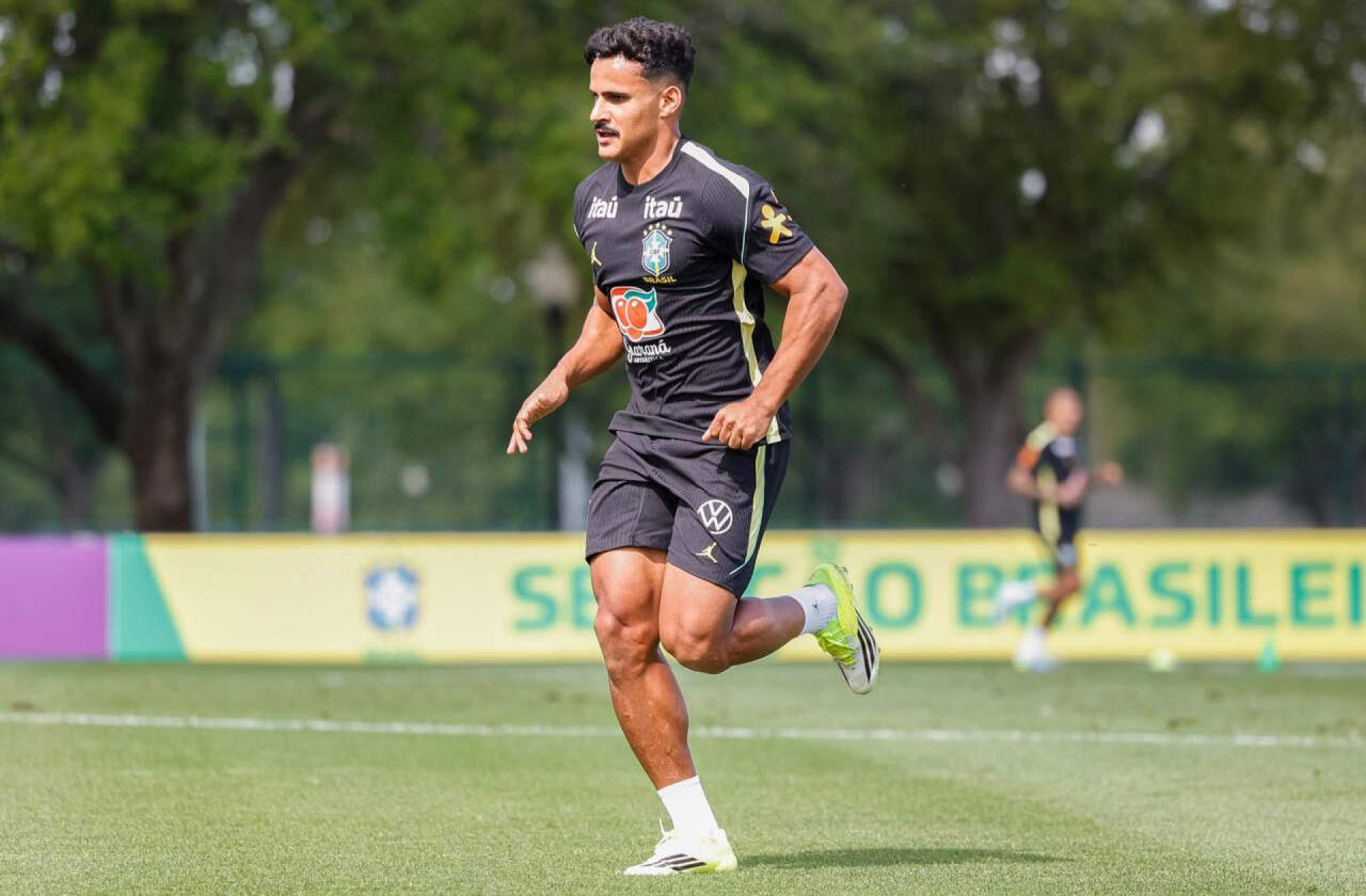 Cruzeiro encaminha venda de Kaiki para clube italiano