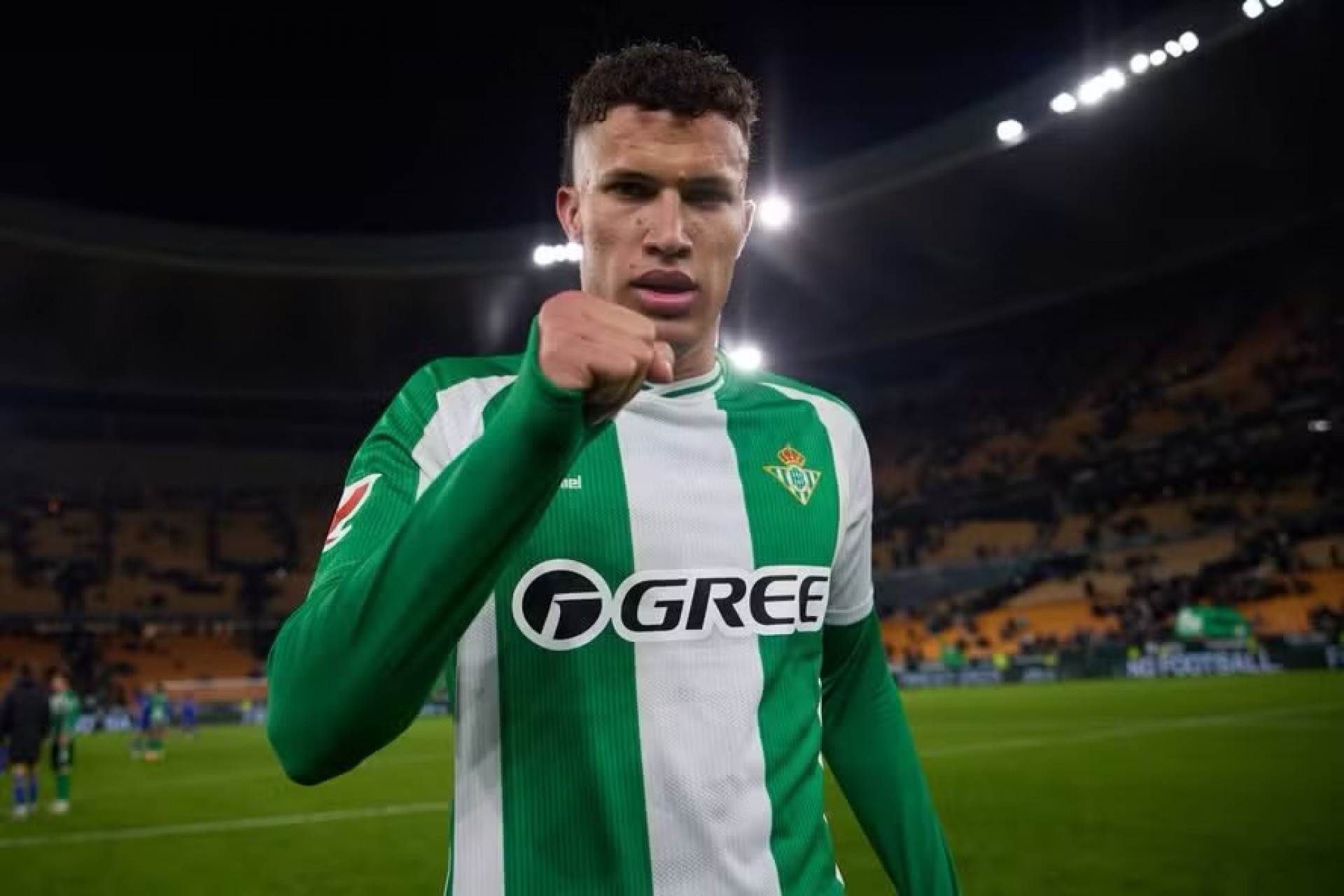 Interesse do Flamengo em Deossa faz negociação entre Betis e
