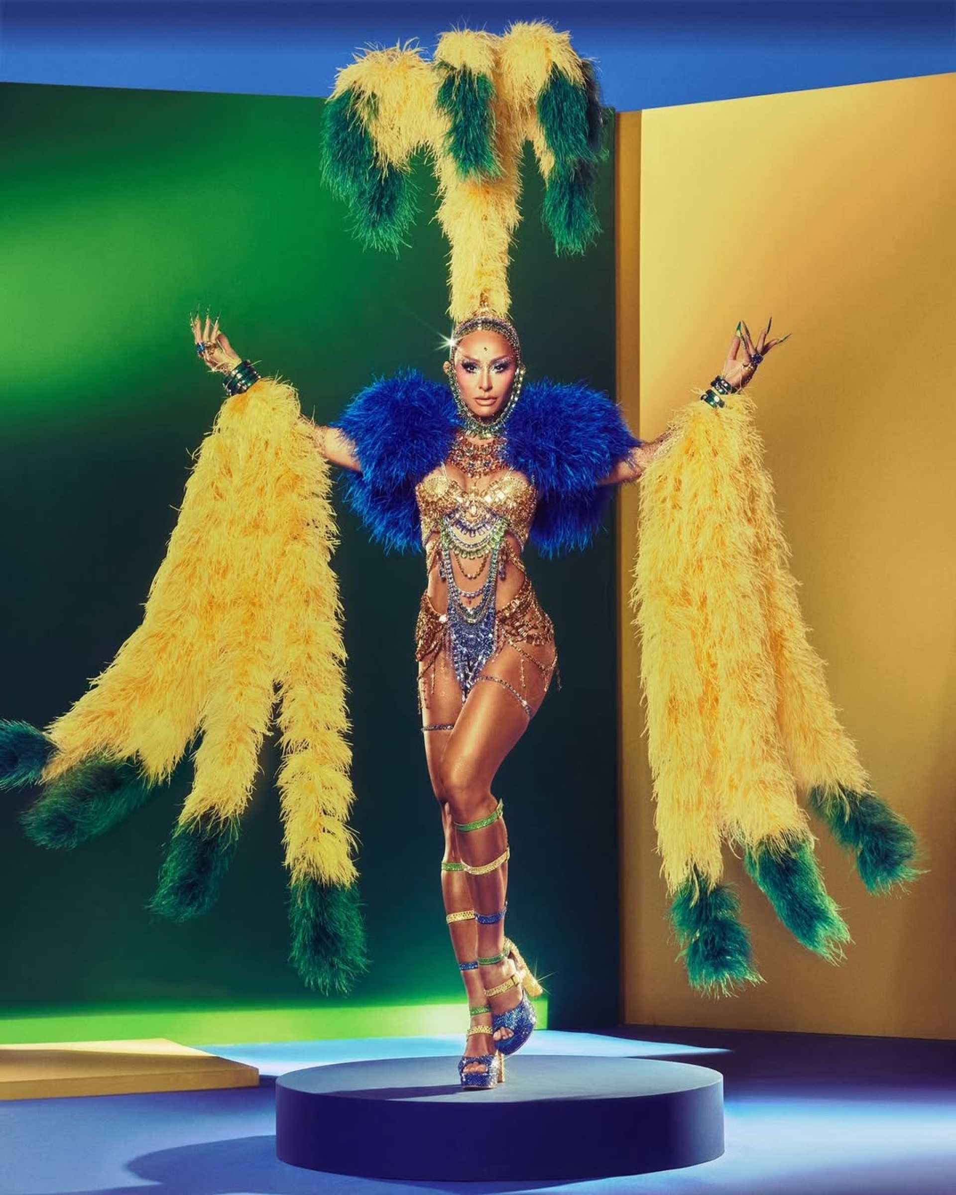 Sabrina Sato recordou look de Carnaval nas cores azul, amarelo e verde  - Reprodução/Instagram 