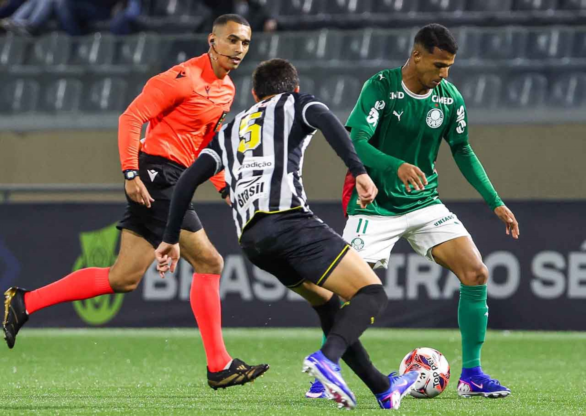 Palmeiras empata com Santos e garante classifica&ccedil;&atilde;o antecipada no Brasileiro Sub-20