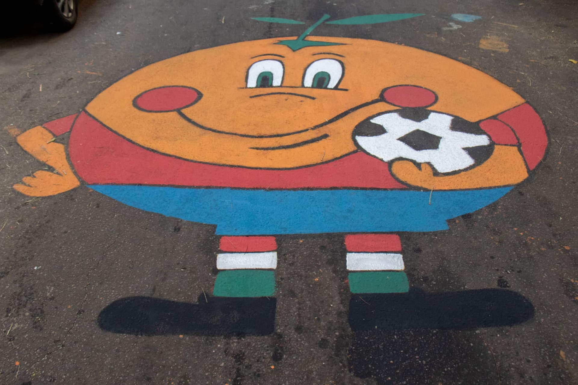 Rua General Glicério, em Laranjeiras, recebeu pintura para a Copa do Mundo - Érica Martin / Agência O Dia