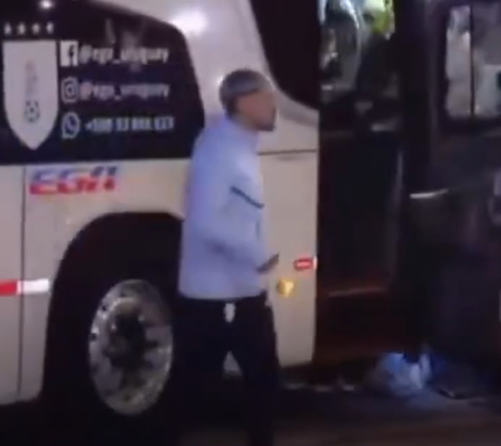 Vídeo! Arrascaeta é visto mancando com o Uruguai e mantém Fl