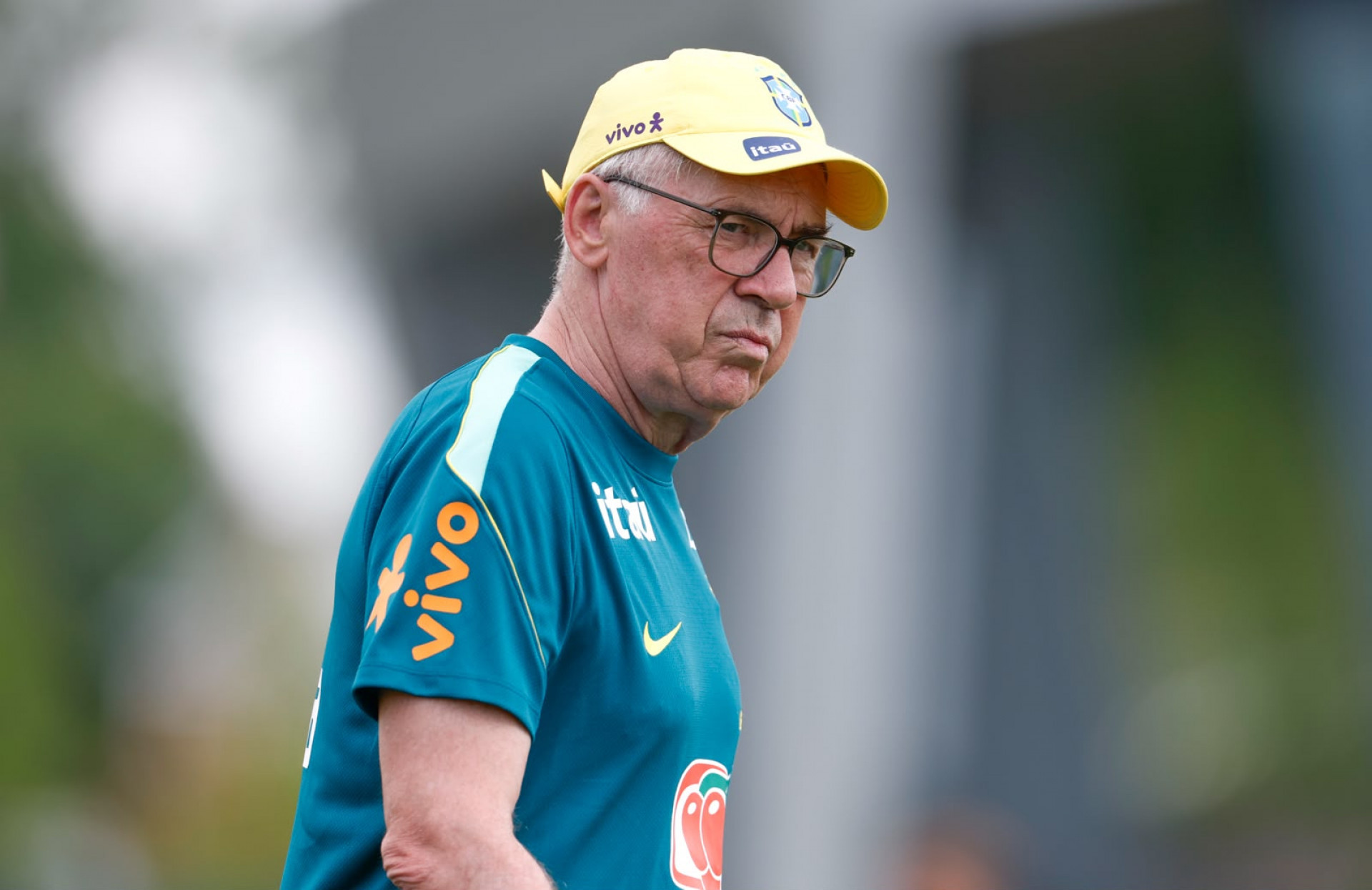 Ancelotti faz testes, mas volta a sinalizar dupla do Flameng