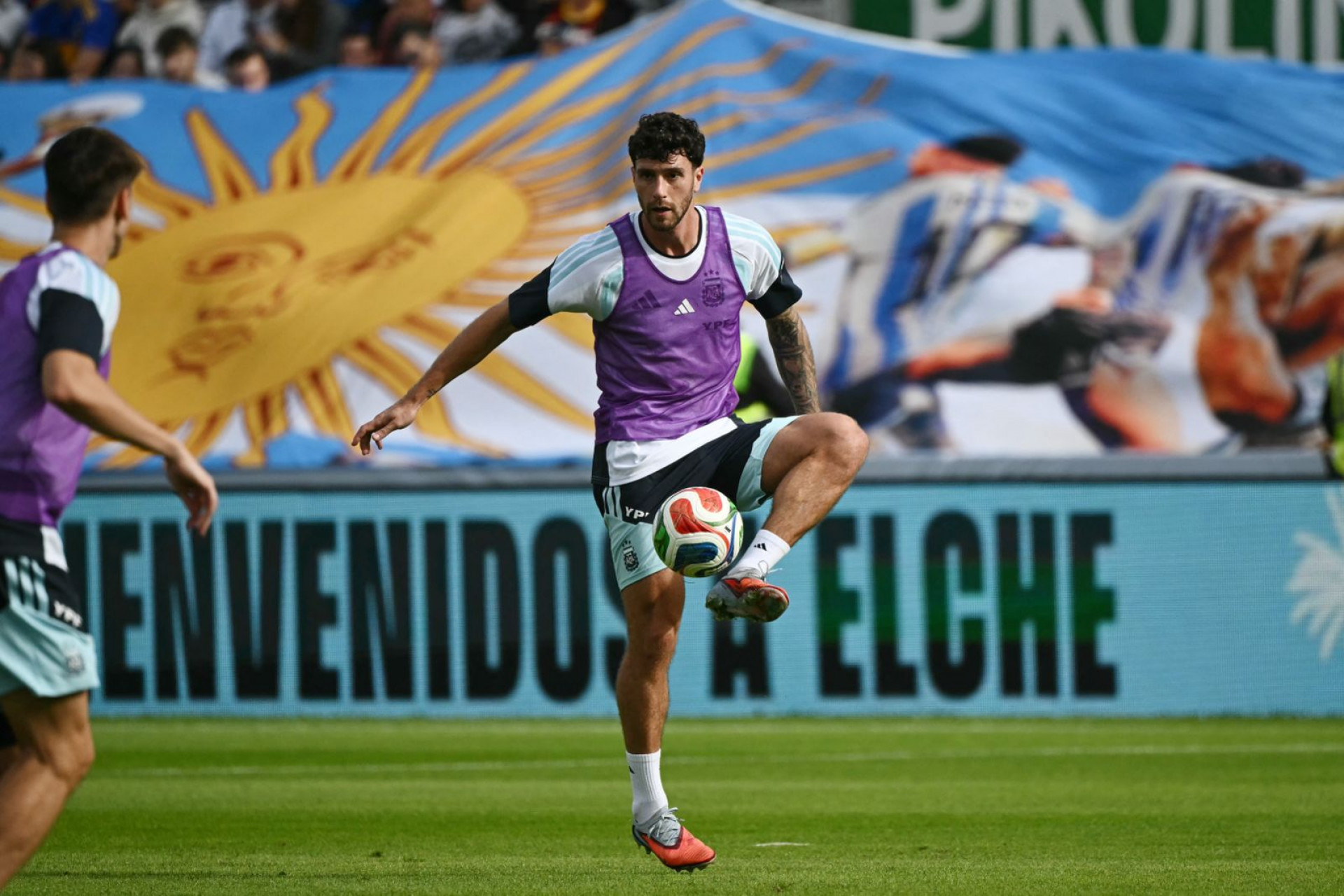 Argentina anuncia substituto de zagueiro cortado da Copa do 