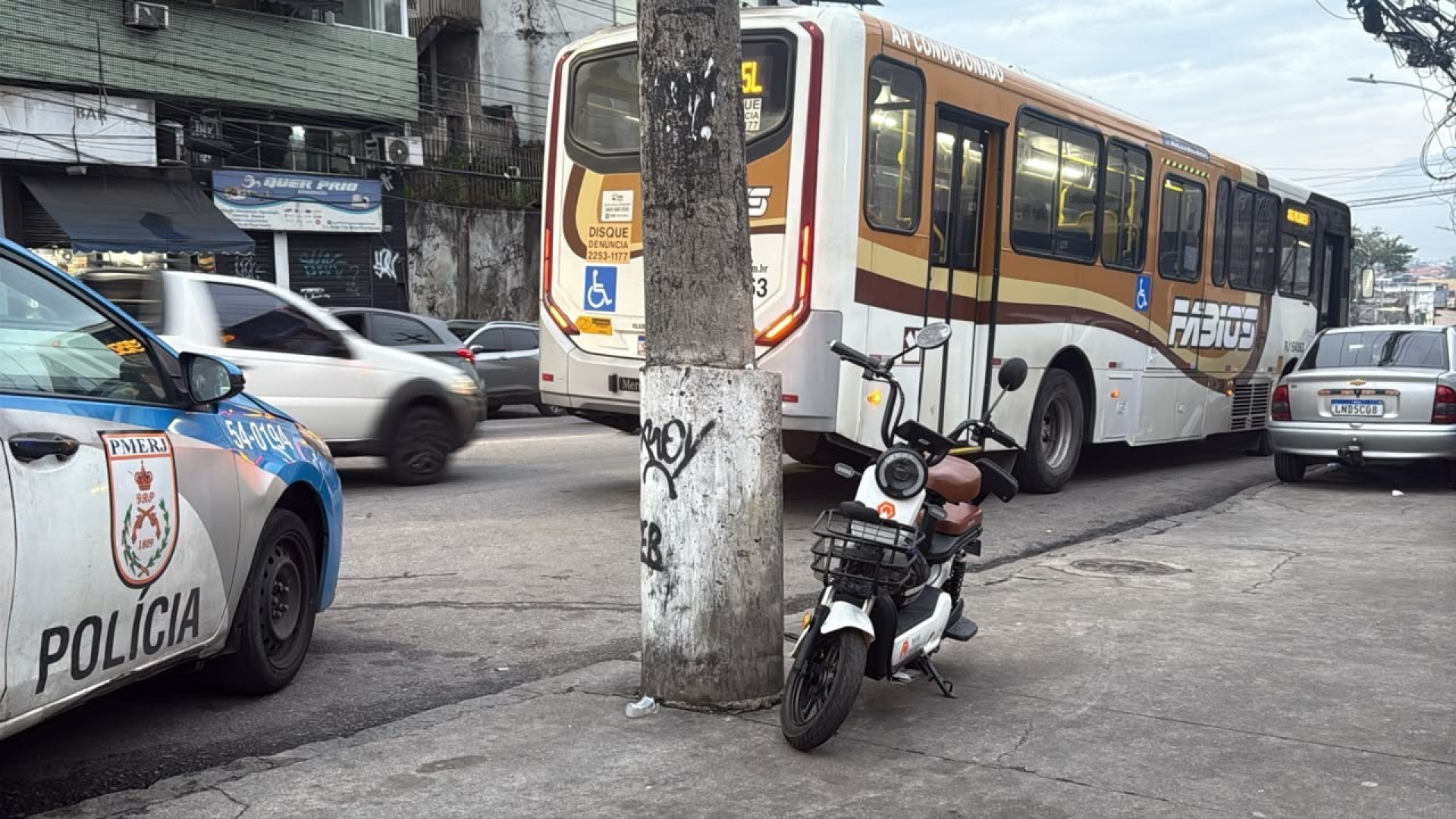 Criança de nove anos morre atropelada por ônibus n