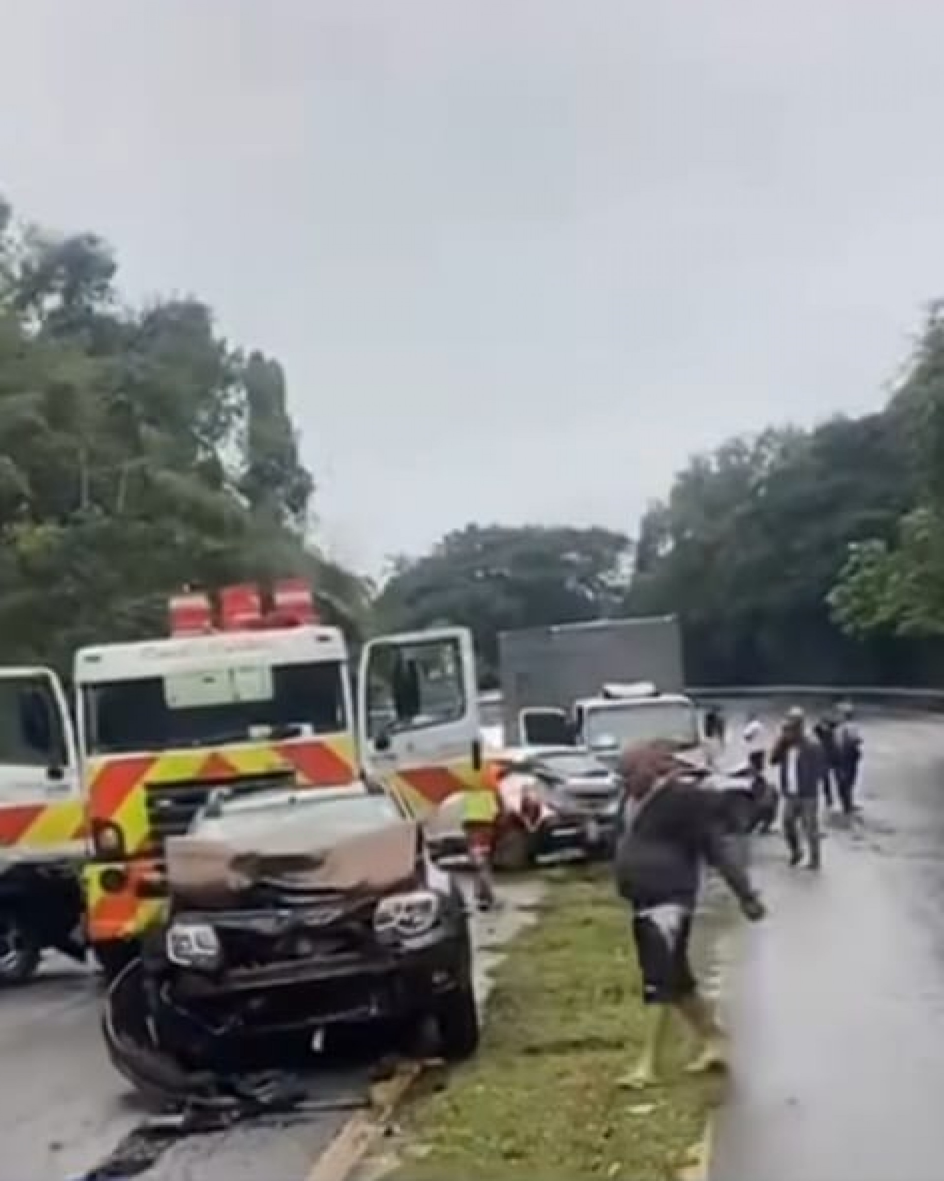 Motociclista morre após um acidente com ônibus na Rio-Santos