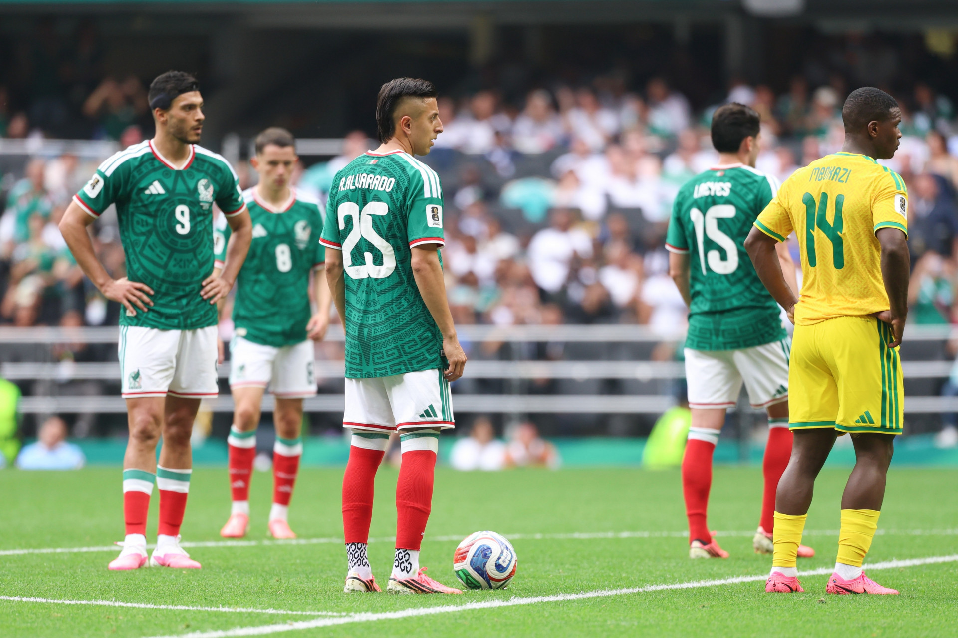 Partida entre as equipes de México contra a África do Sul válida pelo Grupo A da Copa do Mundo de 2026, realizada no Estádio Azteca, na Cidade do México, no México, nesta quinta-feira (11). - William Volcov/Parceiro/Agência O Dia