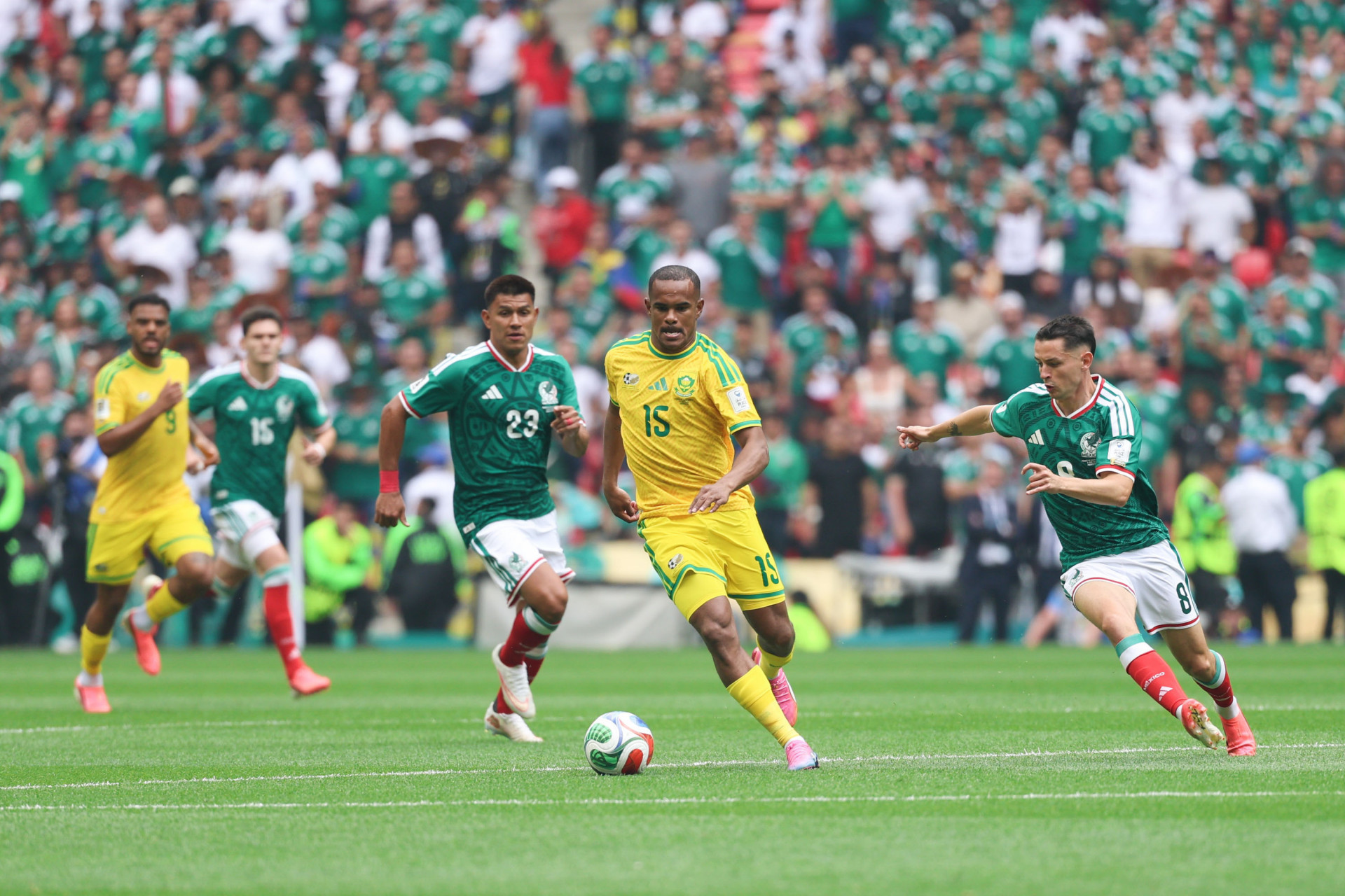 Partida entre as equipes de México ontra a África do Sul válida pelo Grupo A da Copa do Mundo de 2026, realizada no Estádio Azteca, na Cidade do México, no México, nesta quinta-feira (11). - William Volcov/Parceiro/Agência O Dia