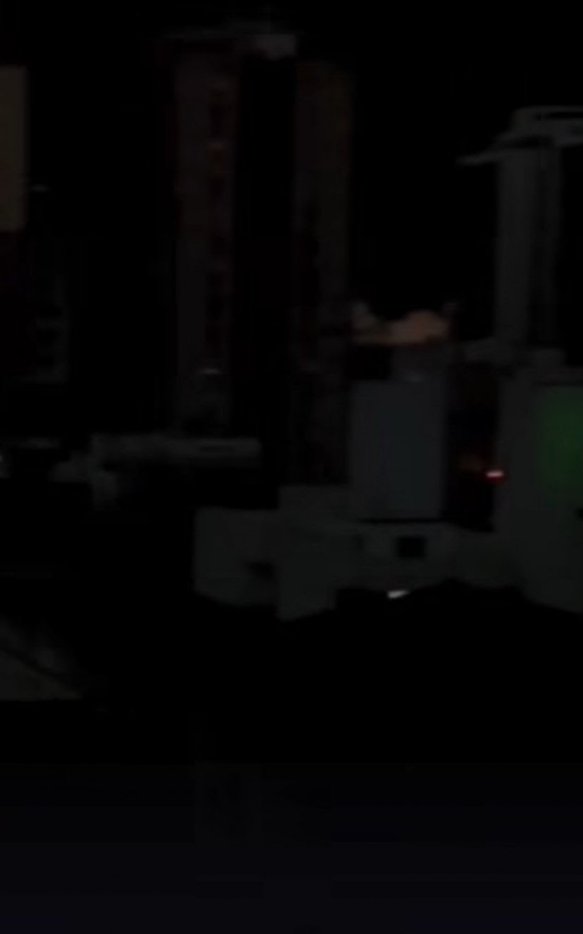Imagens compartilhadas por moradores mostraram ruas e estabelecimentos comerciais sem ilumina&ccedil;&atilde;o durante o per&iacute;odo da ocorr&ecirc;ncia - Reprodu&ccedil;&atilde;o/Redes sociais 
