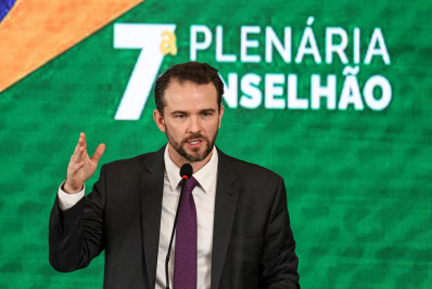 Governo anunciará Desenrola para adimplentes até o fim do mês, diz Dario Durigan