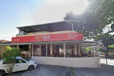 Homem morre após tentativa de assalto a policiais em restaurante