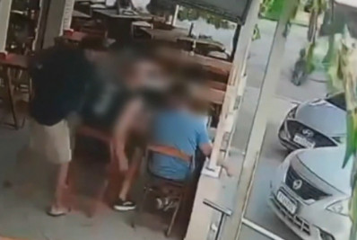 Ladrão morre após tentativa de assalto a policiais em restaurante