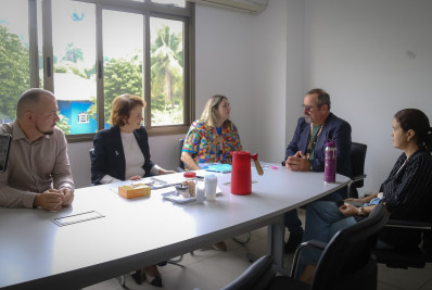 Clínica-Escola do Autista de Itaboraí recebe representantes da causa atípica de Santa Catarina