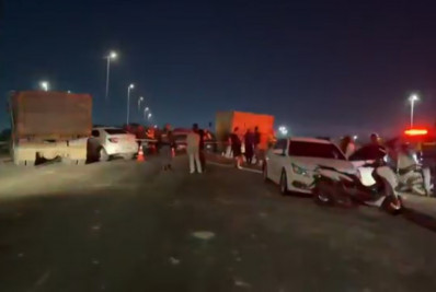 Racha entre caminhoneiros provoca acidente com dez veículos e deixa quatro feridos em SP