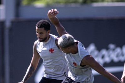Vasco aguarda retorno de Jair depois da Copa e irá definir futuro do volante