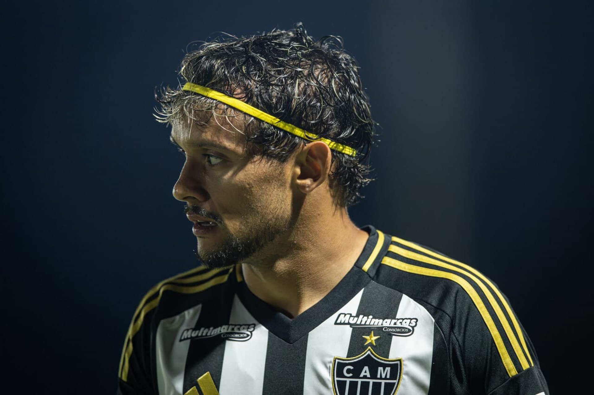 Santos sonda situa&ccedil;&atilde;o de Gustavo Scarpa, do Atl&eacute;tico, mas neg&oacute;cio &eacute; dif&iacute;cil