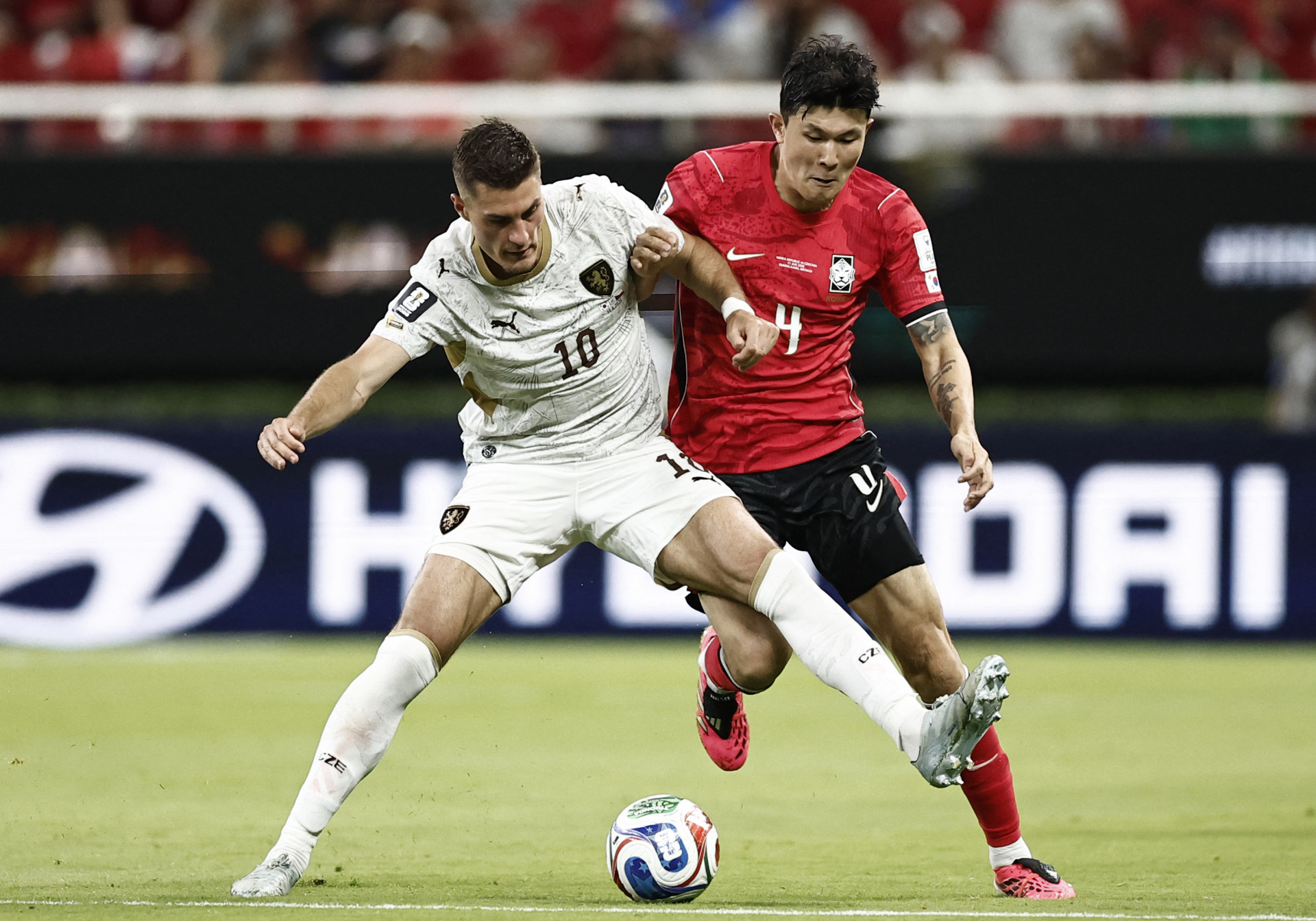 Lance do jogo entre Coreia do Sul e República Tcheca - Ulises Ruiz / AFP