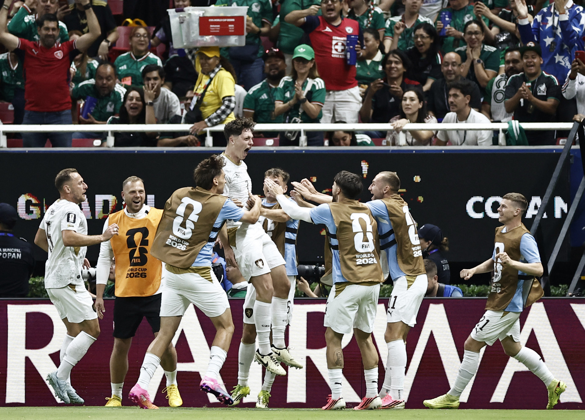 Comemoração dos jogadores da República Tcheca - Ulises Ruiz / AFP