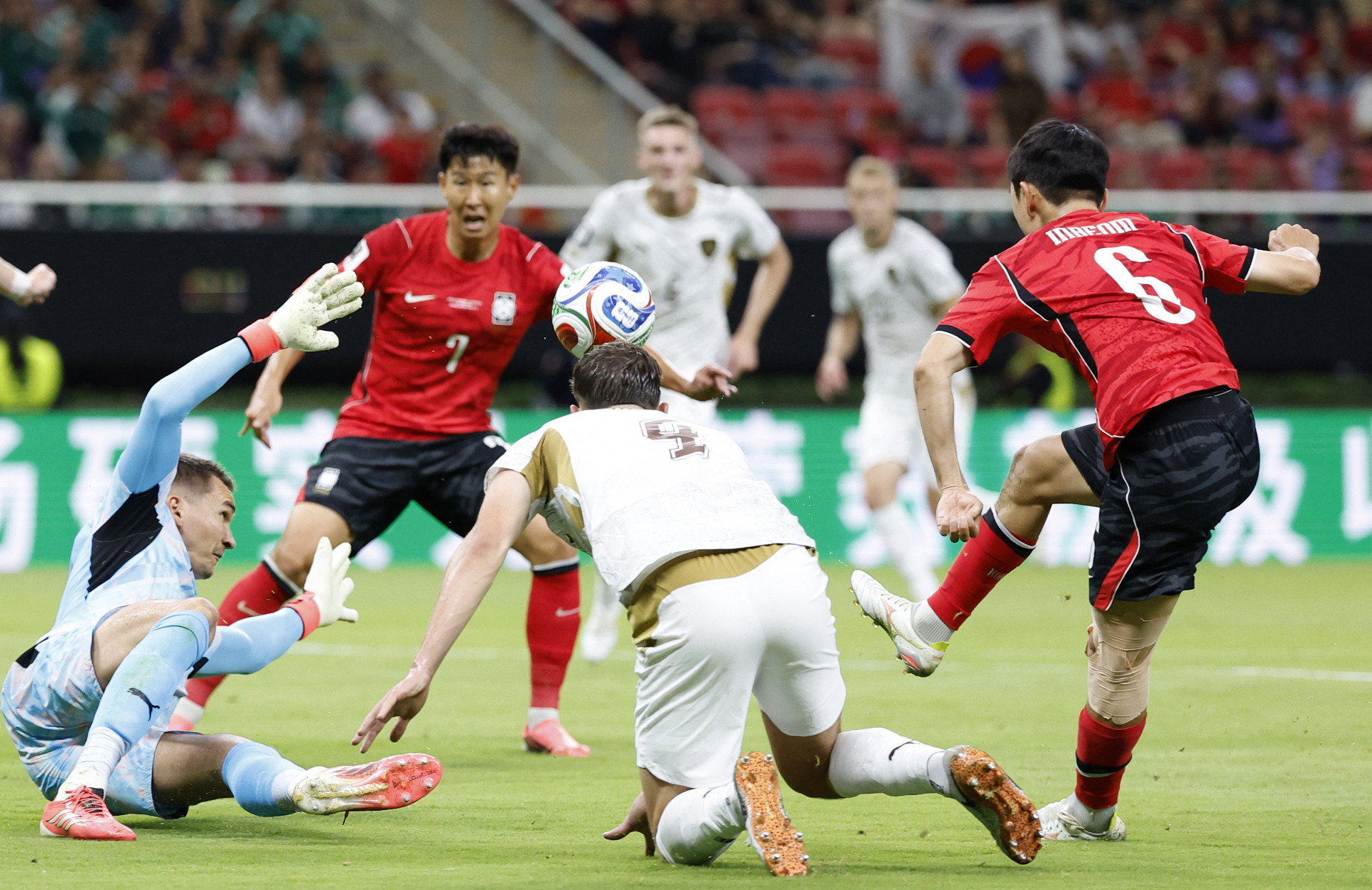 Momento em que Hwang In-beom marca para a Coreia do Sul - Ulises Ruiz / AFP