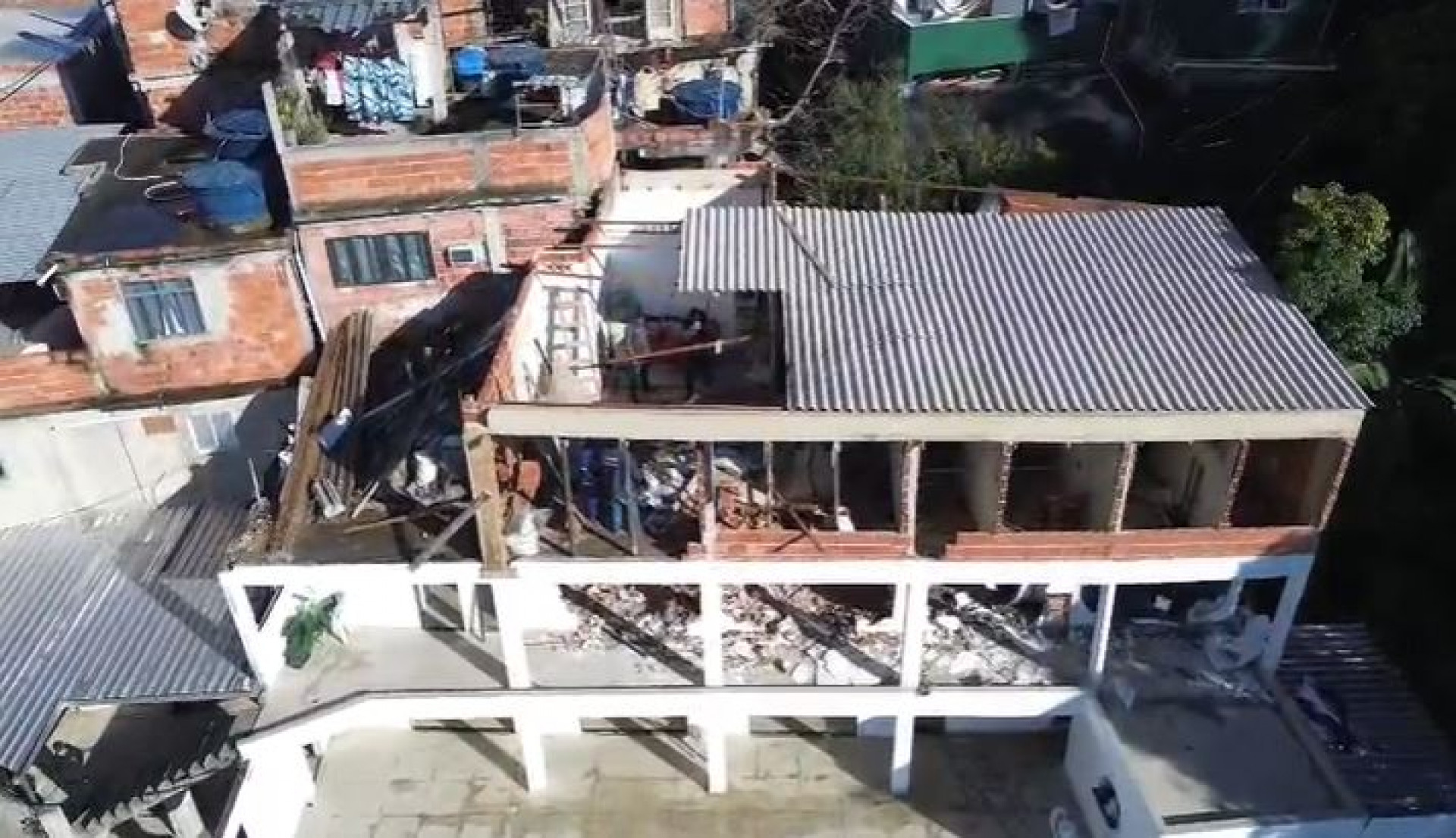 Prédio contava com quatro andares e vista para o mar