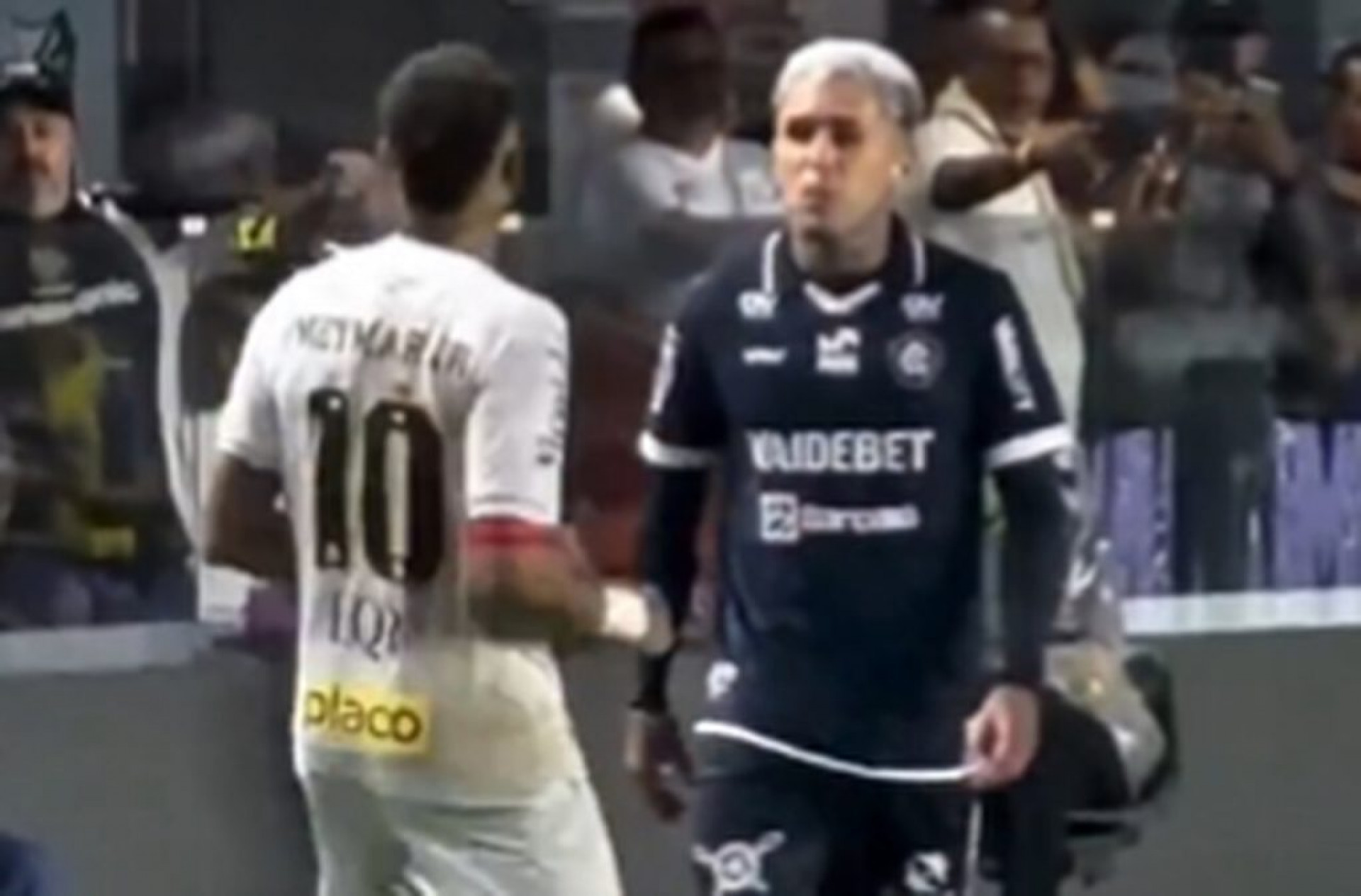 Fora dos planos, Diego Hern&aacute;ndez deve deixar o Botafogo