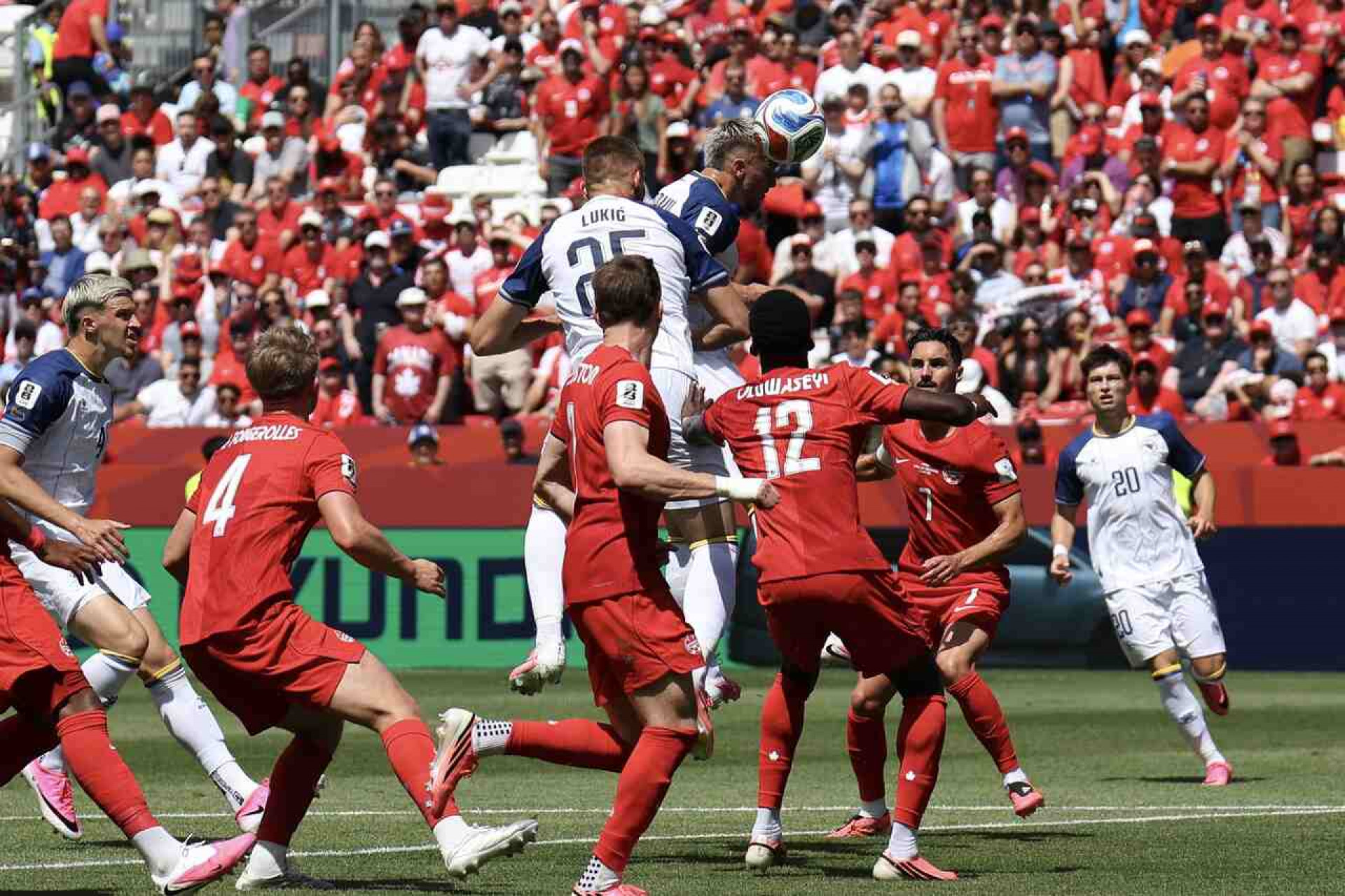 T&eacute;cnico da B&oacute;snia valoriza empate com o Canad&aacute; na estreia da Copa do Mundo: “Ponto importante”