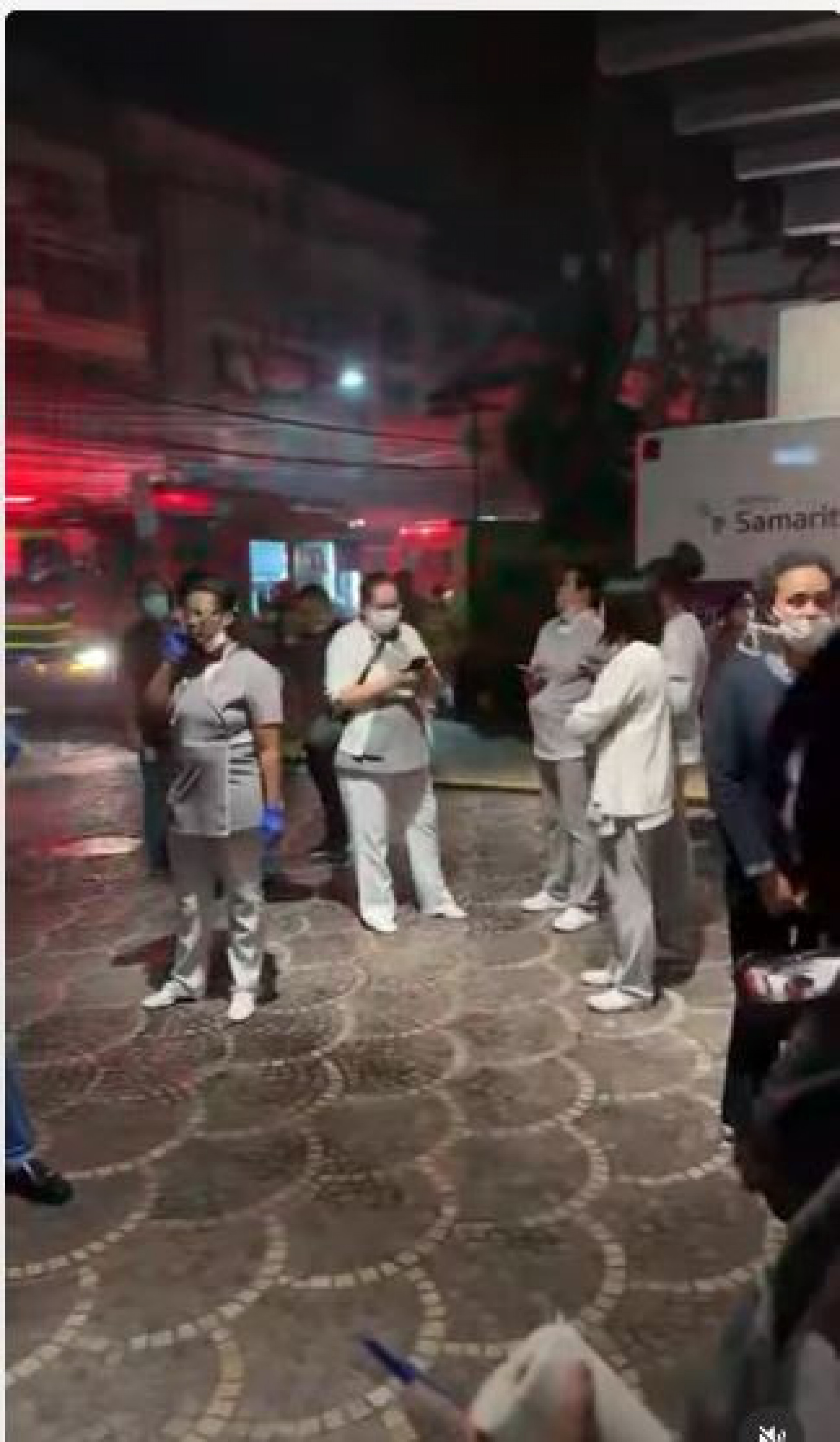 Pacientes e funcionários precisaram deixar o local para trabalho dos Bombeiros
