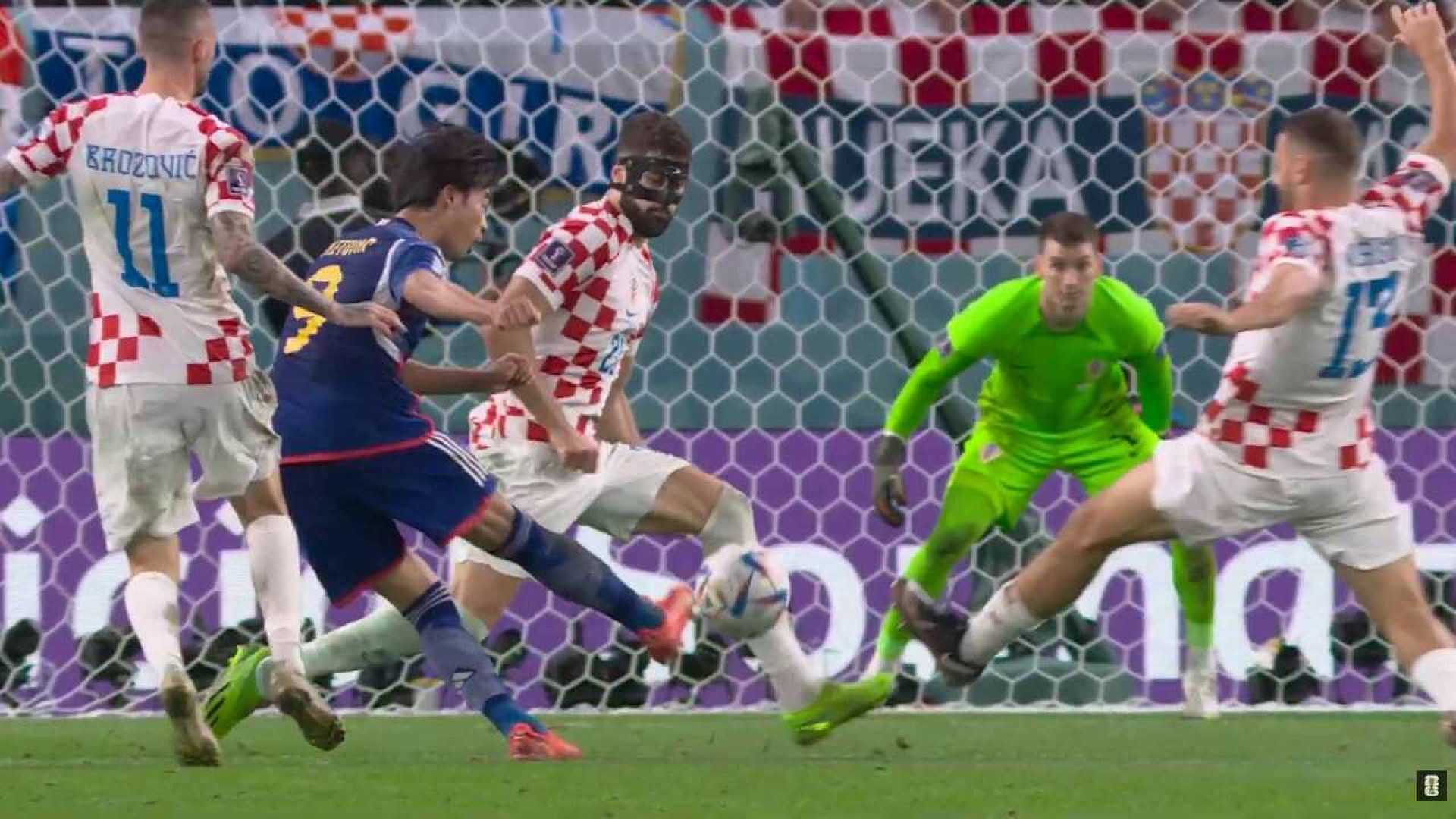 Livakovic celebra terceira Copa da carreira