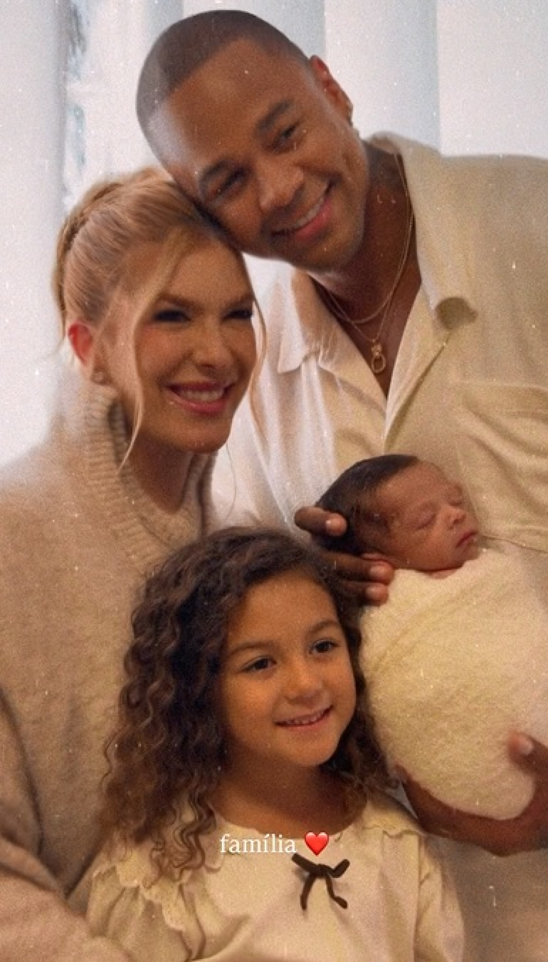 Lore Improta e Léo Santana com os filhos Liz e Levi - Reprodução/Instagram