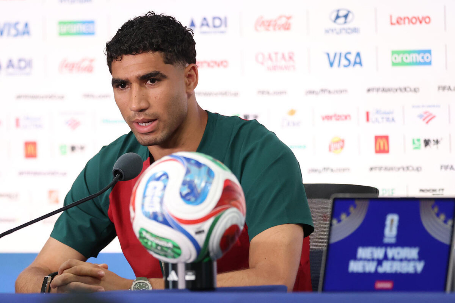 Hakimi descarta favoritismo do Brasil e v&ecirc; Marrocos pronto para estreia na Copa