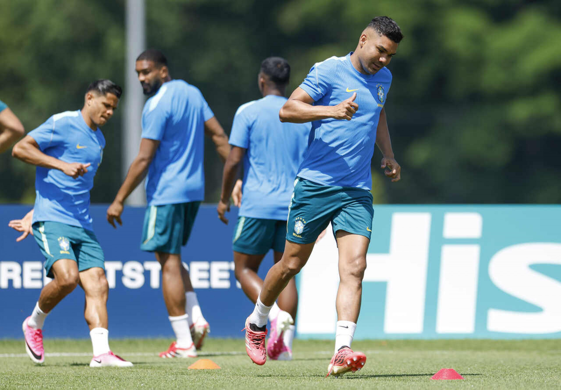 Na estreia, Ancelotti deve manter espinha dorsal com oito titulares de 2022