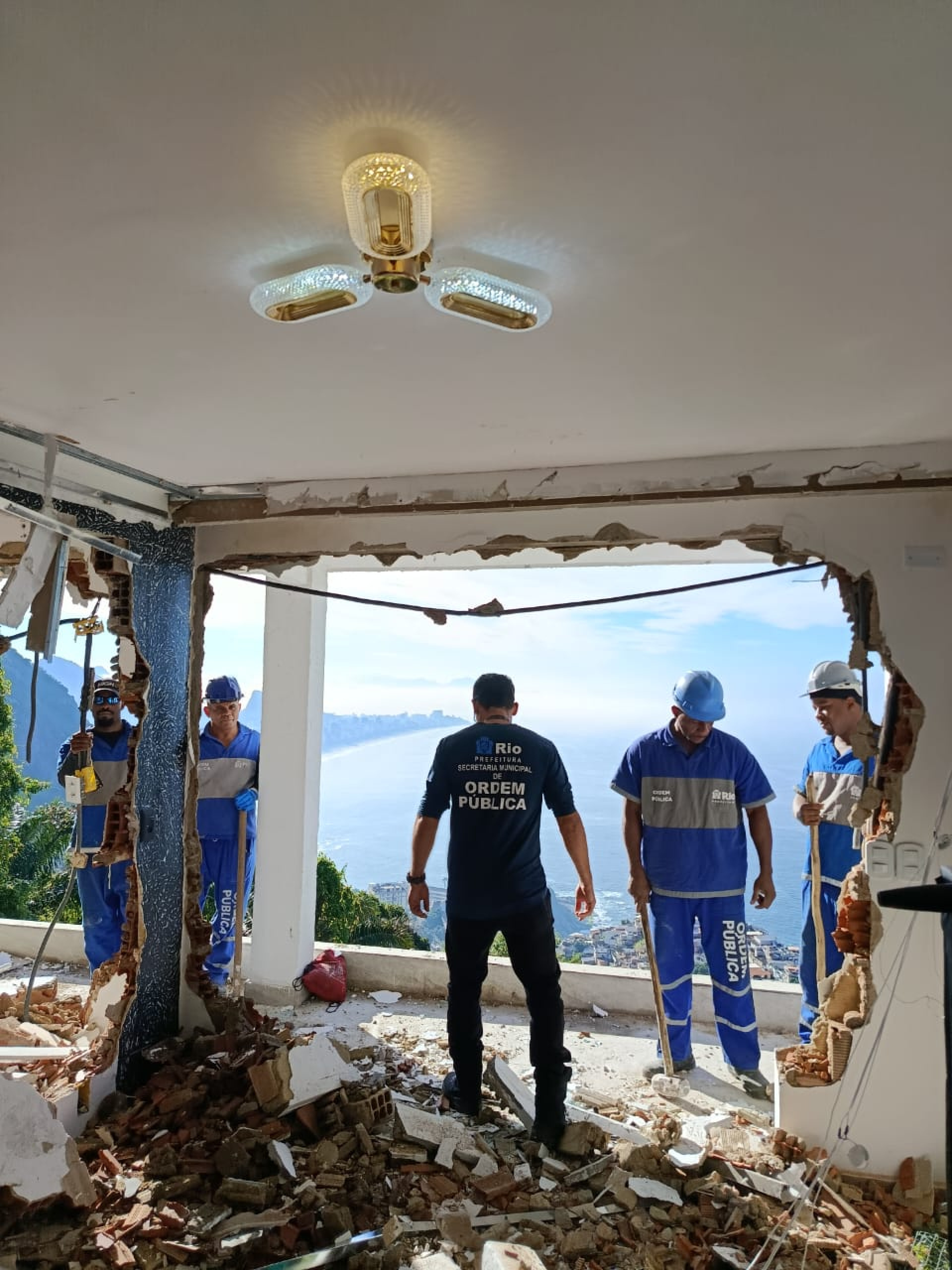 Prédio de alto padrão contava com piscina de borda infinita