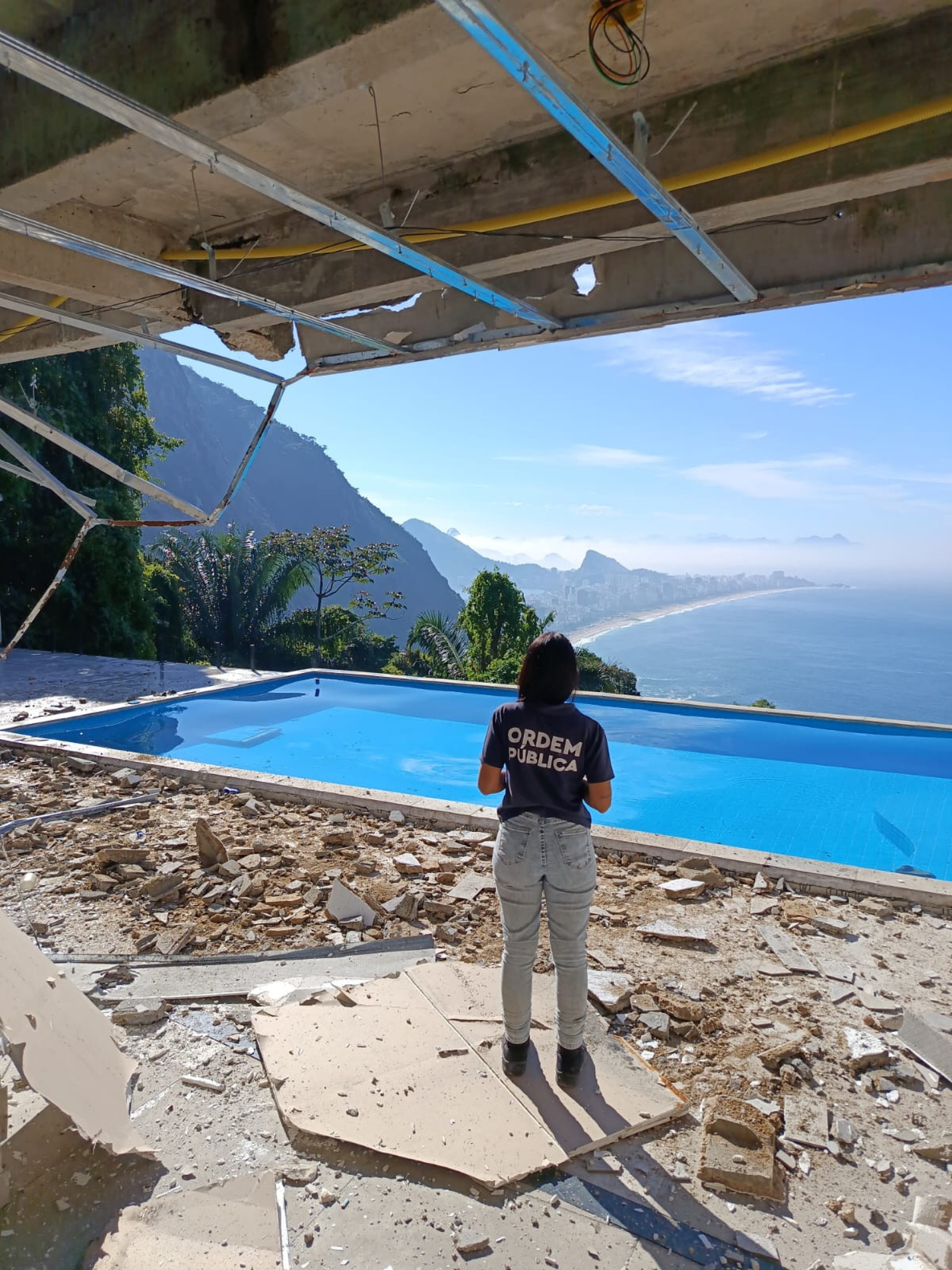 Prédio de alto padrão contava com piscina de borda infinita