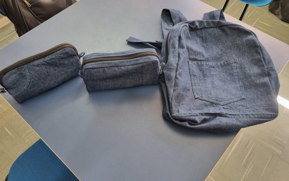 Produção de estojos e bolsas