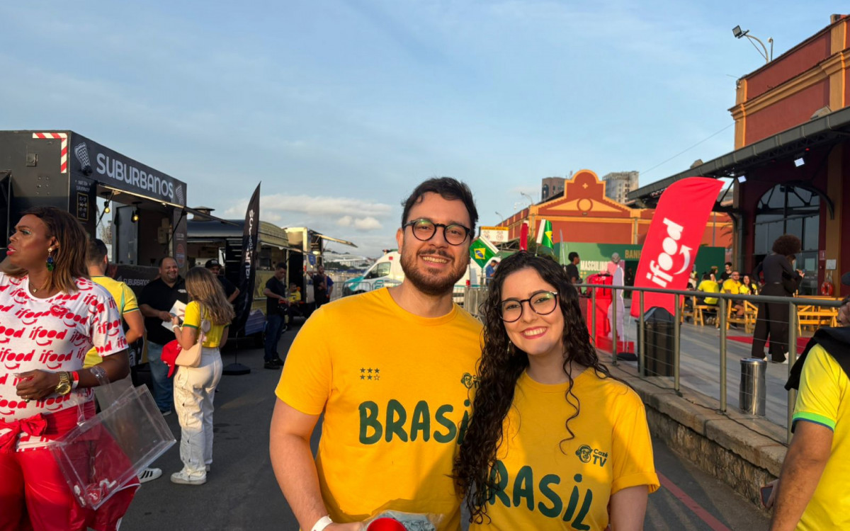 Filipe Gabriel Teixeira e Maria Eduarda Lamônica foram torcer pela seleção brasileira na estreia na Copa do Mundo
