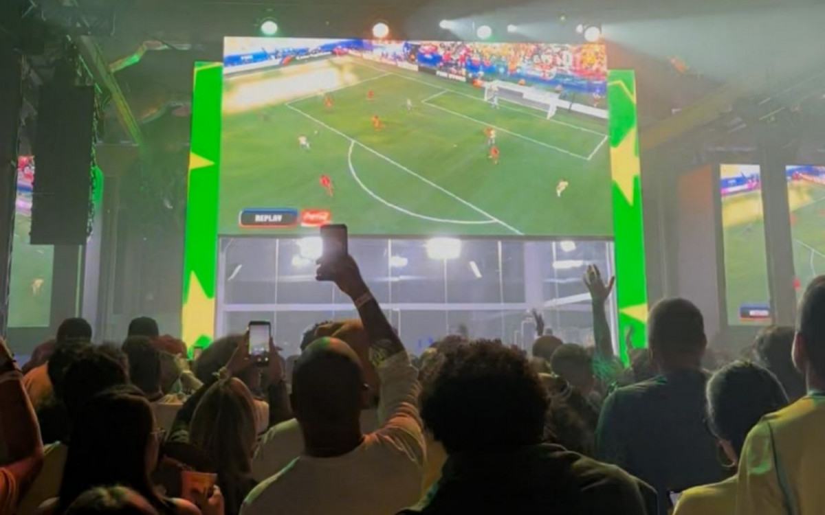 Vídeo! Torcedores comemoram gol da Seleção em evento na Casa CazéTV