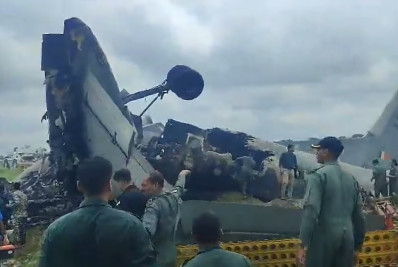 Avião militar cai e mata cinco militares da Força Aérea Indiana