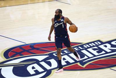 Astro da NBA, James Harden é preso e paga fiança de cerca R$ 510