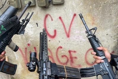 Traficantes do CV invadem mais uma comunidade em Curicica  e encurralam milicianos