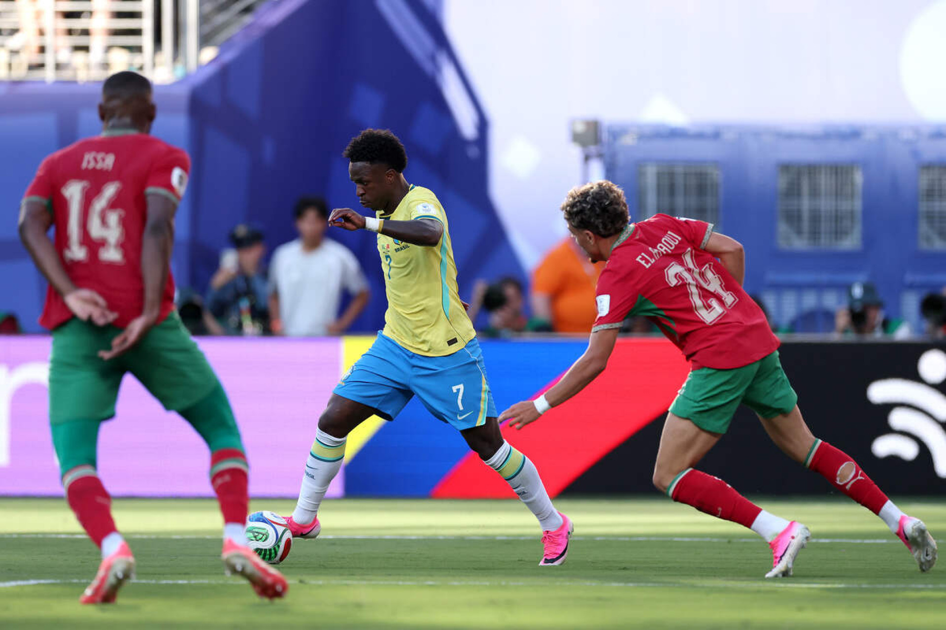 Com gol na estreia da Sele&ccedil;&atilde;o, Vini Jr iguala feito de Ronaldinho Ga&uacute;cho em Copas