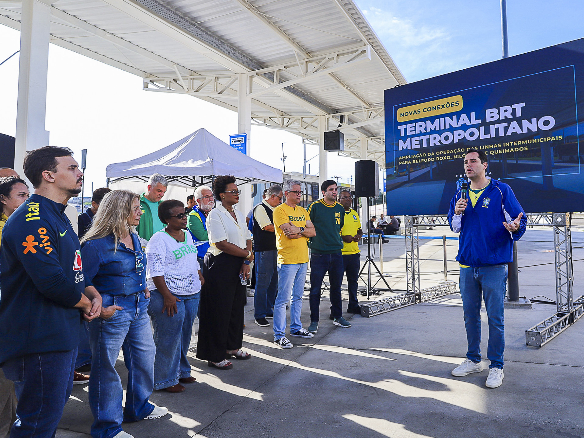 Prefeito Eduardo Cavaliere durante anúncio de ampliação do serviço do Terminal BRT Metropolitano - Marco Antonio Lima / Prefeitura do Rio