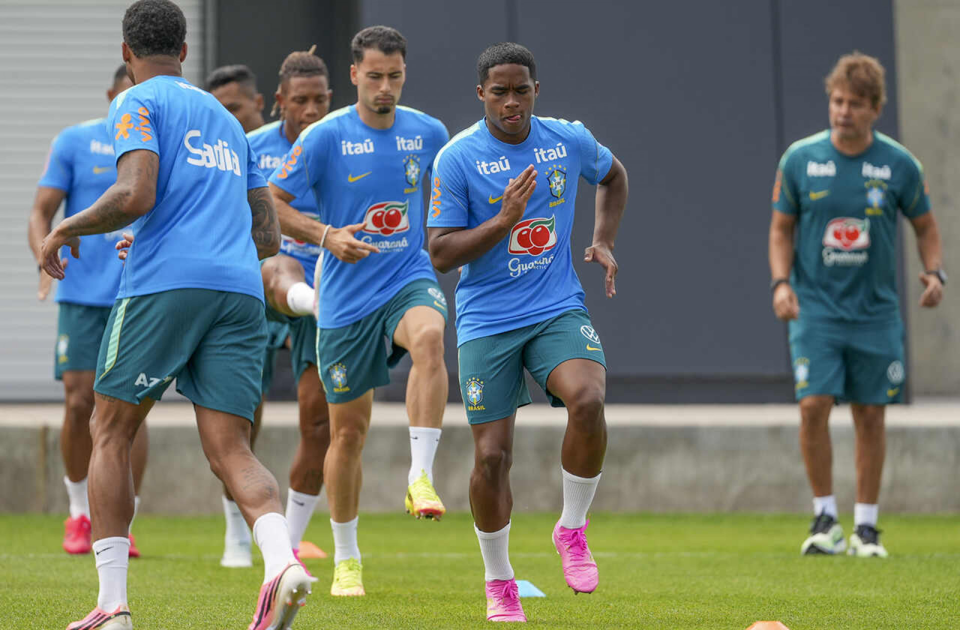 Ancelotti evita explicar aus&ecirc;ncia de Endrick na estreia do Brasil na Copa do Mundo